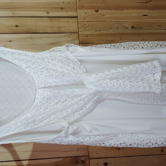 Beautiful Lily Morgan tunic. Lace panel covers top. - Picture 2 of 7